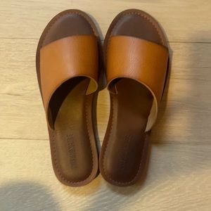 Camel leather sandals